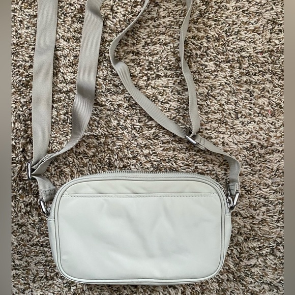 Lululemon Camera Crossbody Bag (Raw Linen) - Picture 4 of 4